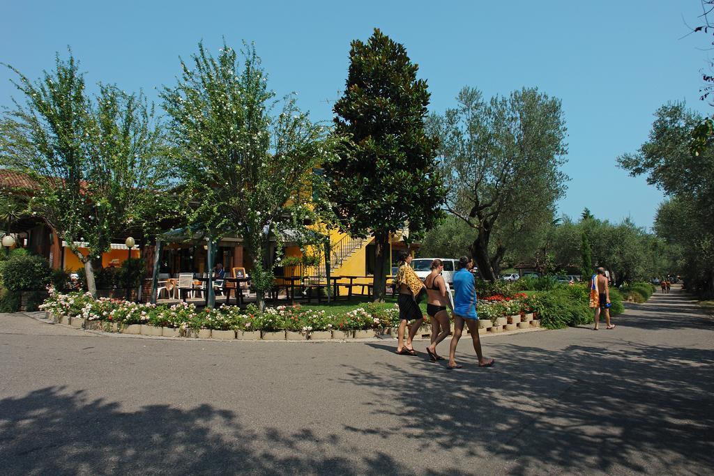Camping La Rocca Manerba del Garda Exterior photo